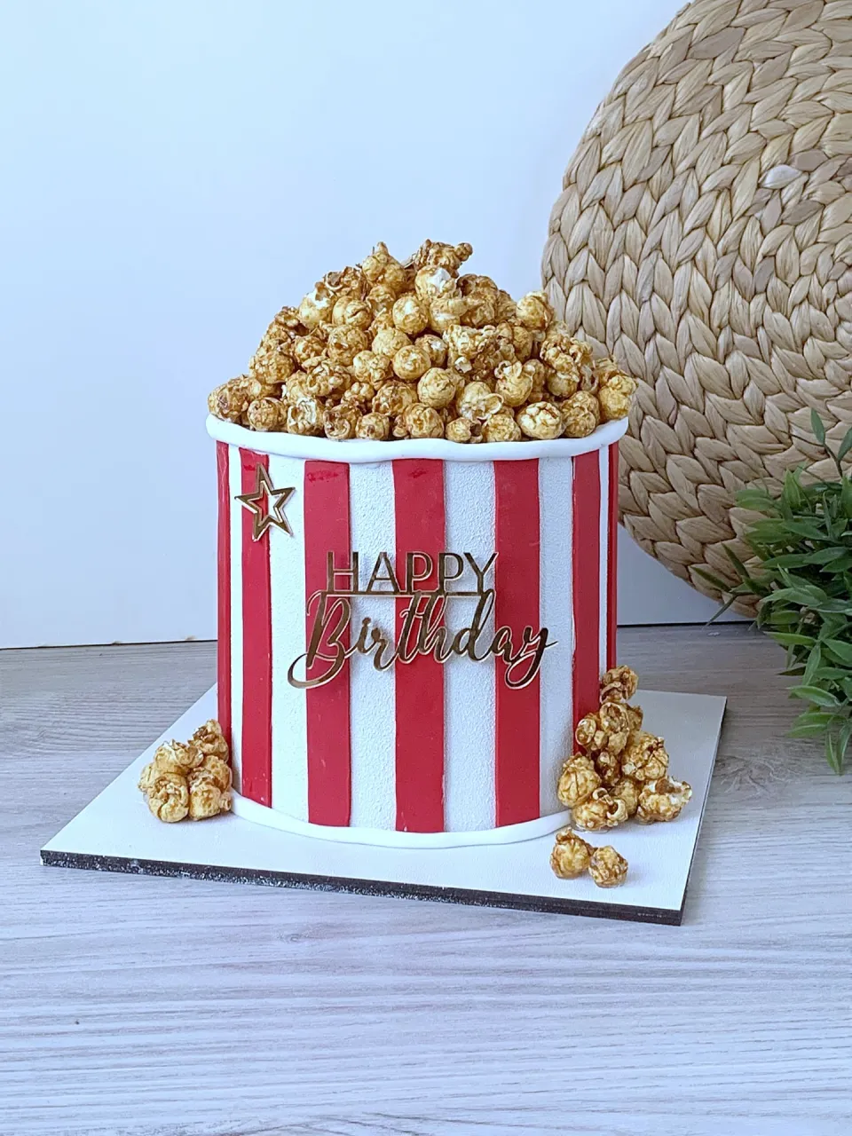 3D-торт в виде стаканчика с попкорном